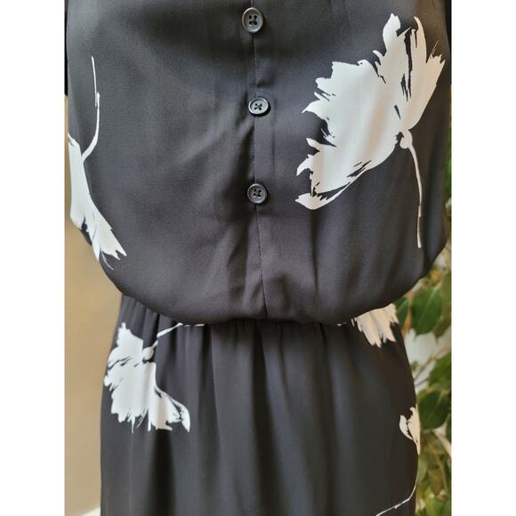 Maurices Dress Womens XS Black White Floral Print Short Sleeve Casual V-Neck - Picture 4 of 14